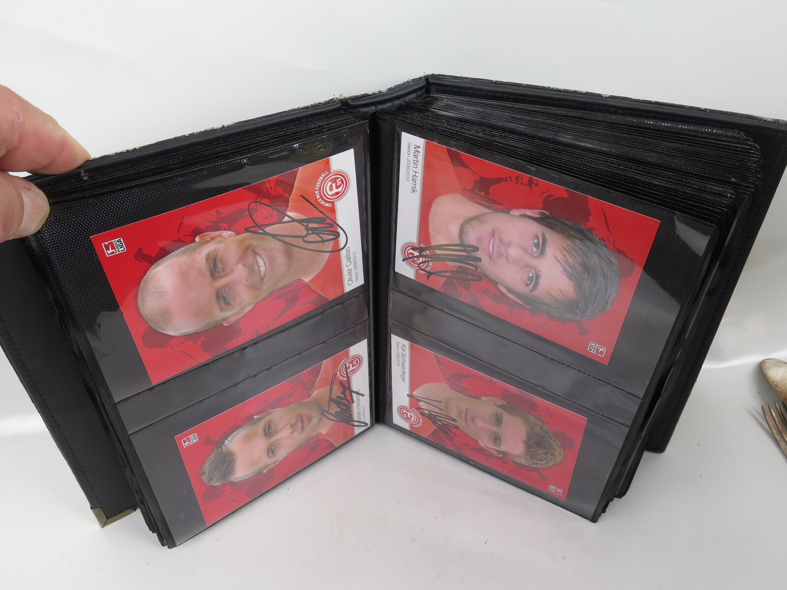 140 Autogramm Karten signiert von Fortuna Düsseldorf. Ein Muß für jeden Sammler!